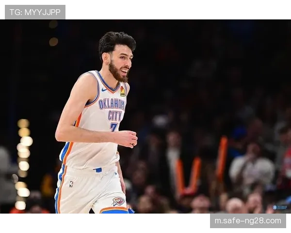 霍姆格伦贡献8分2帽 年轻内线展现防守天赋 霍姆格伦贡献8分2帽 年轻内线展现防守天赋